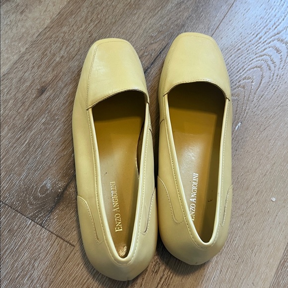 ENZO ANGIOLINI Women's Yellow  Leather Flat Shoe- 9 - Picture 4 of 6
